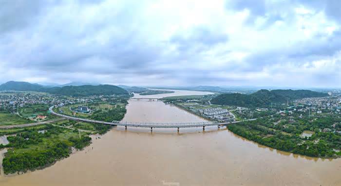 Thuê thợ lặn kiểm tra trụ cầu Bến Thủy 1 - có kết cấu tương đồng với cầu Phong Châu