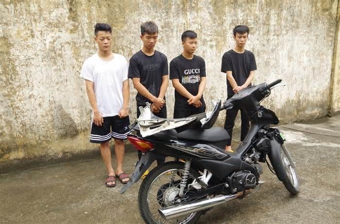 Hà Nam: Bắt nhóm đối tượng bịt mặt, cướp xe máy người đi đường
