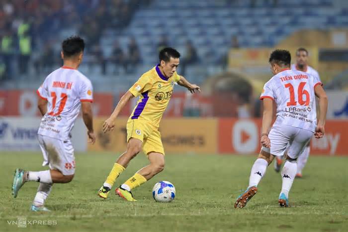 Văn Quyết phá kỷ lục ghi bàn V-League