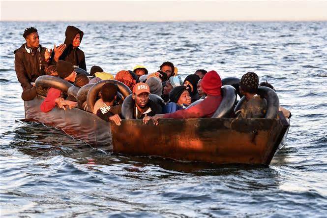 Tunisia phát hiện thêm thuyền chở người di cư bị chìm, 29 người chết
