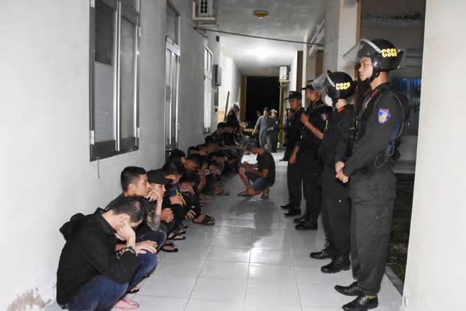 Công an Tiền Giang bắt 31 đối tượng tàng trữ súng, hung khí