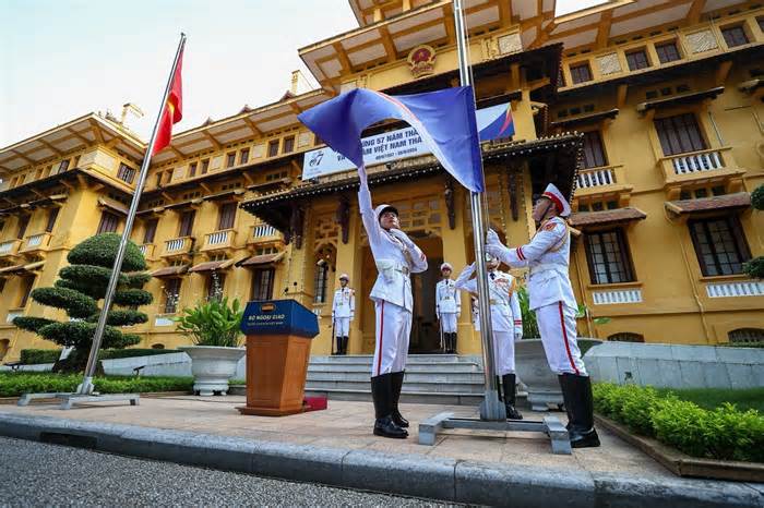 Vượt qua những chia rẽ của quá khứ, ASEAN trở thành điểm sáng trung tâm của châu Á - Thái Bình Dương (*)