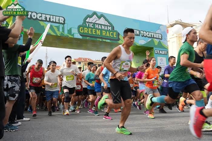 2000 runner 'phủ xanh' thành phố Phủ Lý tại giải chạy YIC Hanam Green Race