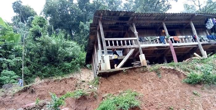 Mưa lũ ở Sơn La: 1 người chết, nhiều ngôi nhà bị đổ sập hoàn toàn