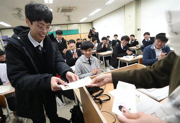 Nhật, Hàn cải tổ kỳ thi đại học