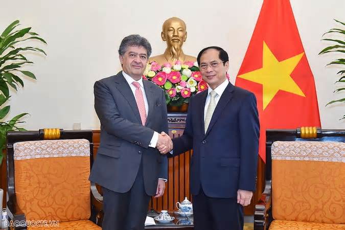 Bộ Trưởng Ngoại giao Bùi Thanh Sơn tiếp Đại sứ Armenia tại Việt Nam
