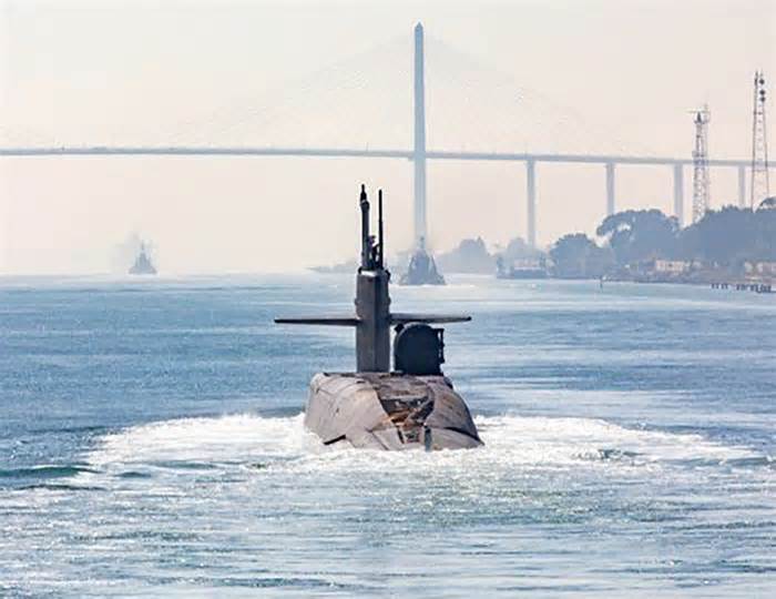 Tàu ngầm Mỹ mang tên lửa 'sứ giả chiến tranh' áp sát Iran