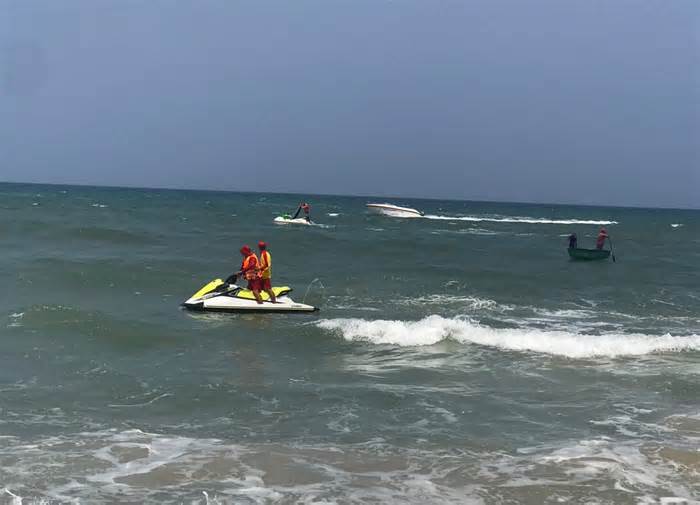 Đà Nẵng: Tắm biển tại khu vực nguy hiểm, hai người tử vong, 1 người mất tích