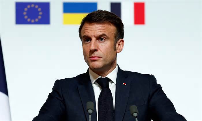 Tổng thống Pháp kêu gọi châu Âu 'không hèn nhát'