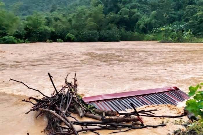 Mưa lũ suốt đêm khiến nhiều xã ở Lạng Sơn bị ngập lụt, cô lập