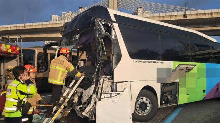 Hàn Quốc: Đâm xe buýt liên hoàn làm gần 60 người bị thương