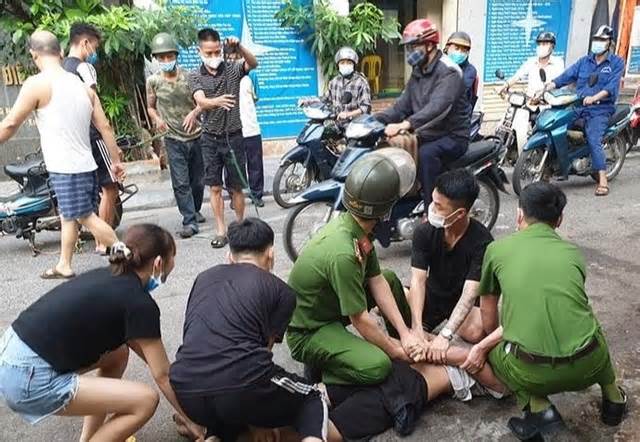 Thanh niên Hà Nội ngáo đá ra tay sát hại ông nội, đâm anh trai bị thương