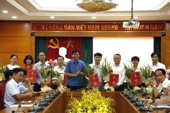 Điều động, bổ nhiệm loạt nhân sự mới tại 4 quận huyện ở Hà Nội
