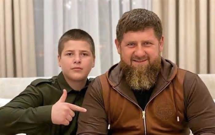 Con trai 16 tuổi của lãnh đạo Chechnya gia nhập tiểu đoàn mới của Bộ Quốc phòng Nga