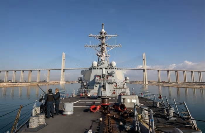 Houthi phóng tên lửa đáp trả chiến hạm Mỹ trên Biển Đỏ