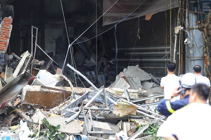 Hiện trường tan hoang vụ nổ lớn ở Yên Phụ, Hà Nội