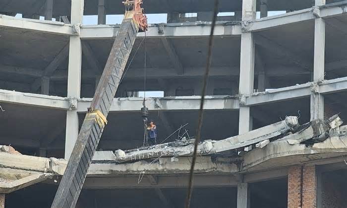 Tháo dỡ khách sạn 12 tầng xây trái phép ở Phú Quốc