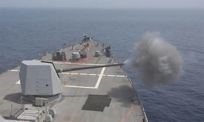 Tàu chiến Mỹ đánh chặn UAV Houthi