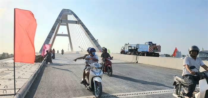 Thông xe cầu Trần Hoàng Na gần 800 tỉ bắc qua sông Cần Thơ