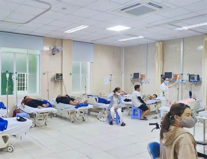 Khánh Hòa: 60 người nhập viện, nghi bị ngộ độc thực phẩm sau khi ăn cơm gà