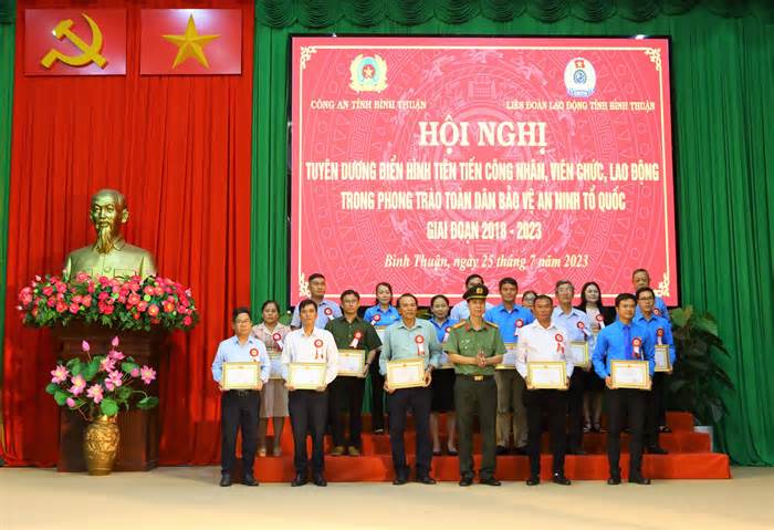 Tuyên dương 18 công nhân, viên chức Bình Thuận điển hình trong bảo vệ an ninh tổ quốc