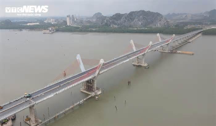 Cầu Bến Rừng gần 2.000 tỷ đồng nối Hải Phòng với Quảng Ninh trước ngày thông xe