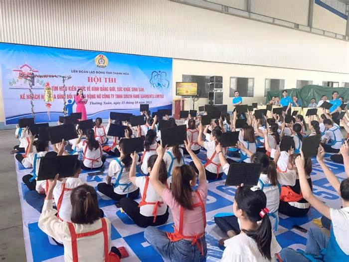 100 nữ công nhân sôi nổi tranh tài tại hội thi Rung chuông vàng
