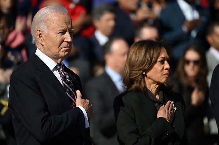 Ông Biden, bà Harris lần đầu xuất hiện chung sau thất bại bầu cử