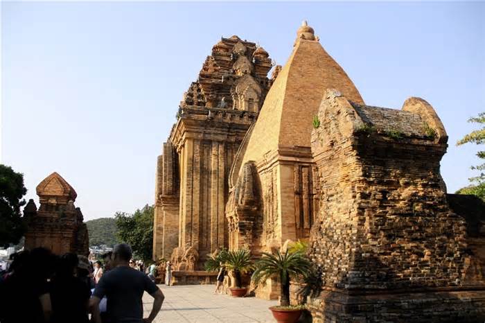 Khánh Hòa xin lỗi du khách bị ngăn cản khi kể chuyện Chăm ở Tháp Bà Ponagar