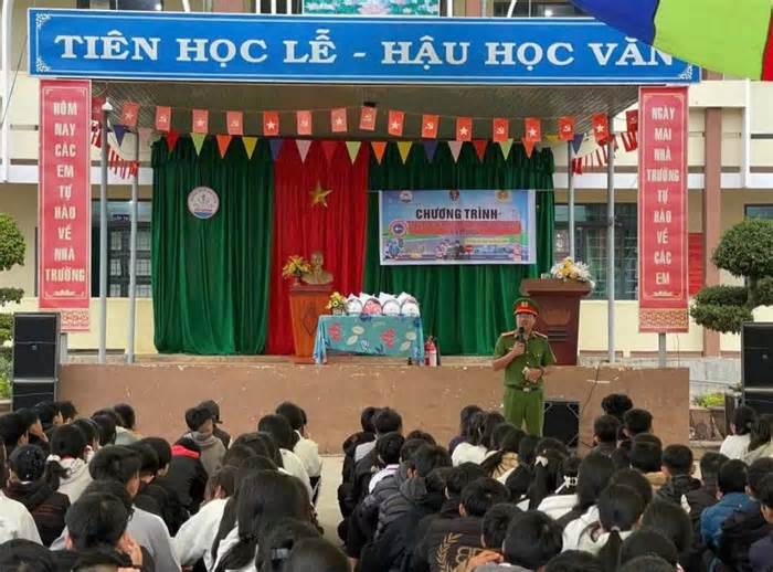 Công an xã ở Đắk Lắk hòa giải thành công mâu thuẫn nhóm học sinh THCS