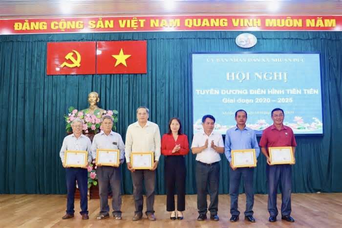 Người dân Nhuận Đức TP.HCM hiến đất vườn, ruộng… để mở rộng đường