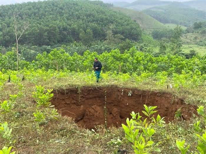 Hố sâu 10m xuất hiện sau tiếng nổ lớn ở Quảng Nam: Nghi do thăm dò khoáng sản