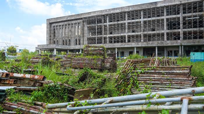 Tận thấy sự hoang tàn của bệnh viện xây dựng 6 năm chưa xong ở Cần Thơ