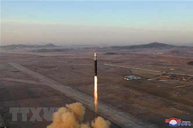 Triều Tiên tiếp tục phóng tên lửa đạn đạo ra vùng biển phía Đông