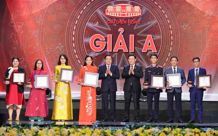 Chủ tịch Quốc hội và Trưởng Ban Nội chính Trung ương trao 7 giải A báo chí Diên Hồng