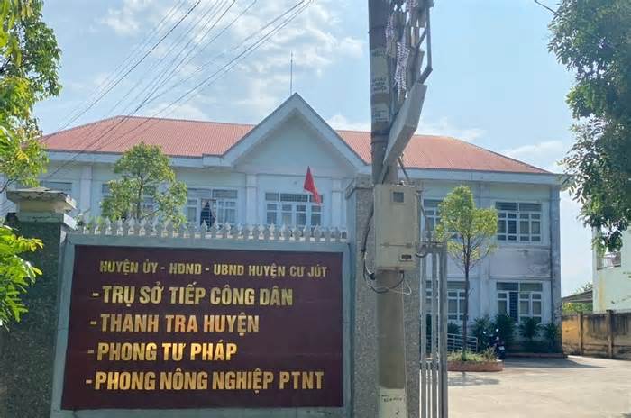 Một trưởng phòng cấp huyện ở Đắk Nông bị tố trộm cắp và bạo lực gia đình