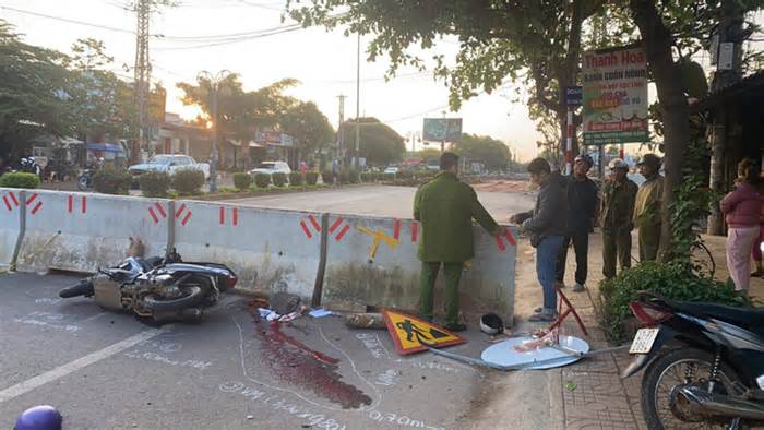 Thanh niên tông xe máy vào rào chắn ngang quốc lộ 27 tử vong