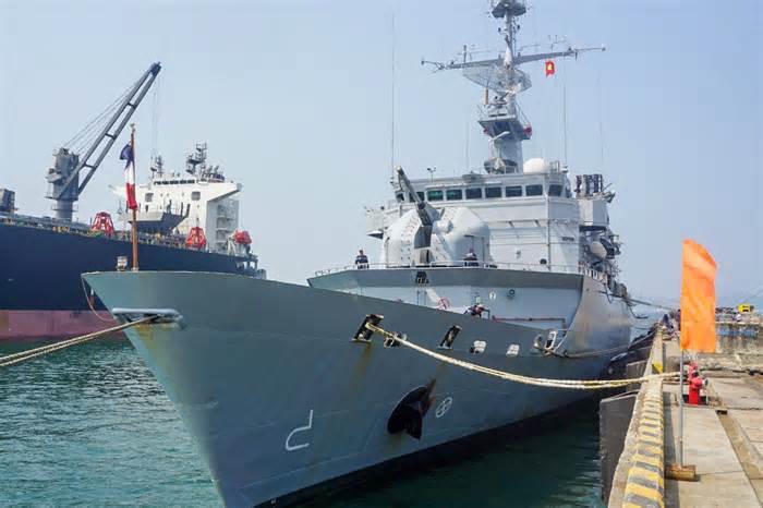 Tàu tuần dương Hải quân Pháp đến Đà Nẵng