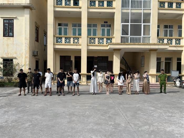 Hưng Yên: 21 nam nữ “bay lắc” trong nhà nghỉ Rolex