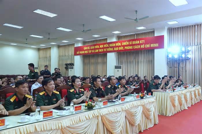 Bổ trợ kỹ năng cho cán bộ Thanh niên và Công đoàn Quân đội nhân dân Lào