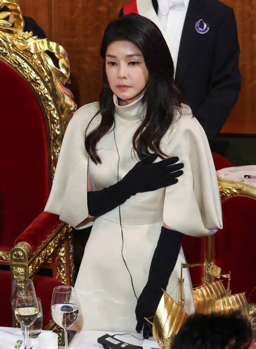Chiếc túi Dior khiến Đệ nhất phu nhân Hàn Quốc bị thẩm vấn
