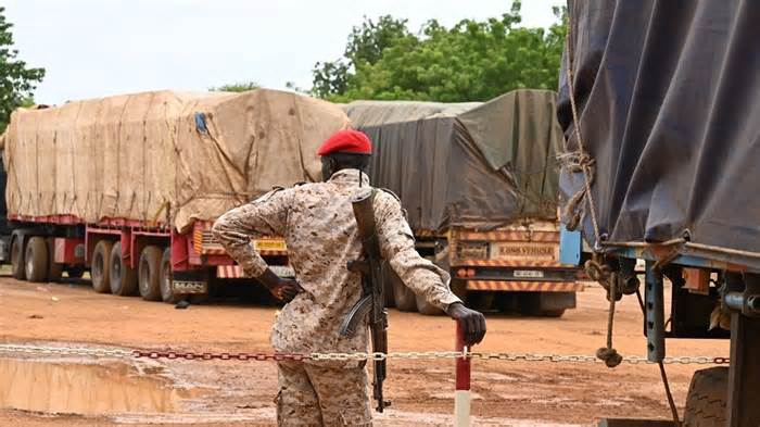 Burkina Faso liệt cựu Tổng thống và tướng tình báo vào 'danh sách đen' khủng bố