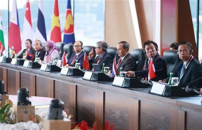 Các nhà lãnh đạo ASEAN điều chỉnh chính sách hỗ trợ lao động di cư