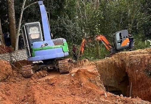 Sụt đất khi đào giếng, hai anh em tử vong