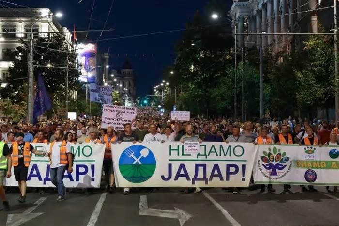 Serbia: Hàng ngàn người xuống đường biểu tình, Phó Thủ tướng cảnh báo âm mưu 'cách mạng màu' từ phương Tây