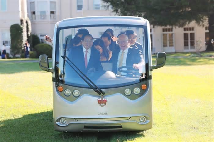 Toàn quyền Úc lái xe điện chở Thủ tướng Phạm Minh Chính và phu nhân thăm Phủ Toàn quyền