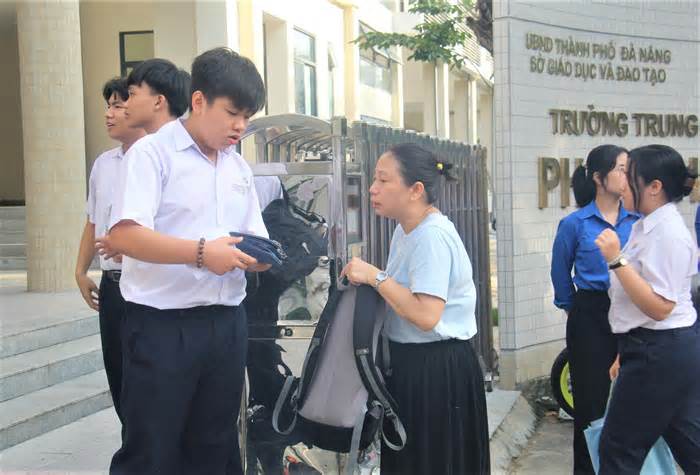 Hơn 16.000 thí sinh 'vượt vũ môn' vào lớp 10, Đà Nẵng cấm xe nhiều tuyến đường