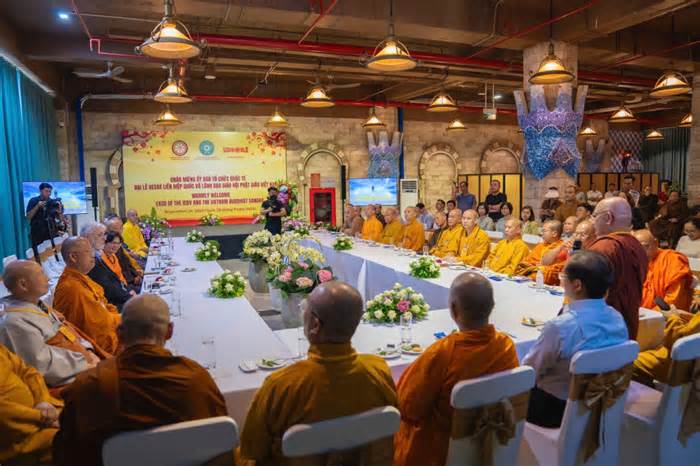 Đoàn đại biểu Vesak thăm núi Bà Đen