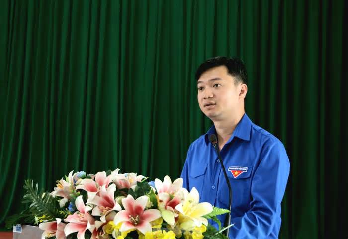 Trung ương Đoàn tặng học bổng cho sinh viên Đắk Lắk vượt khó