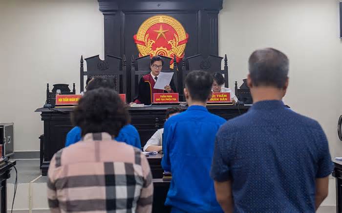 Điều tra bổ sung vụ nhận hối lộ của nhóm cựu cán bộ phường ở Hà Nội